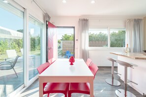 Dining - Villa 'Aurora' with Private Terrace, Wi-Fi and Air Conditioning (Fontane Bianche)