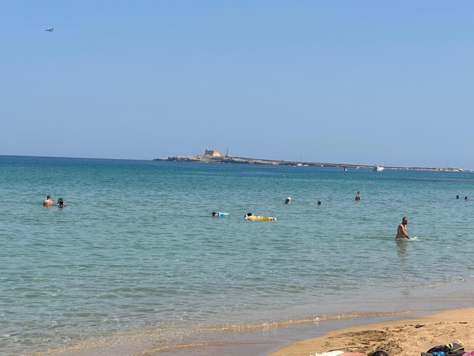 Una spiaggia nelle vicinanze