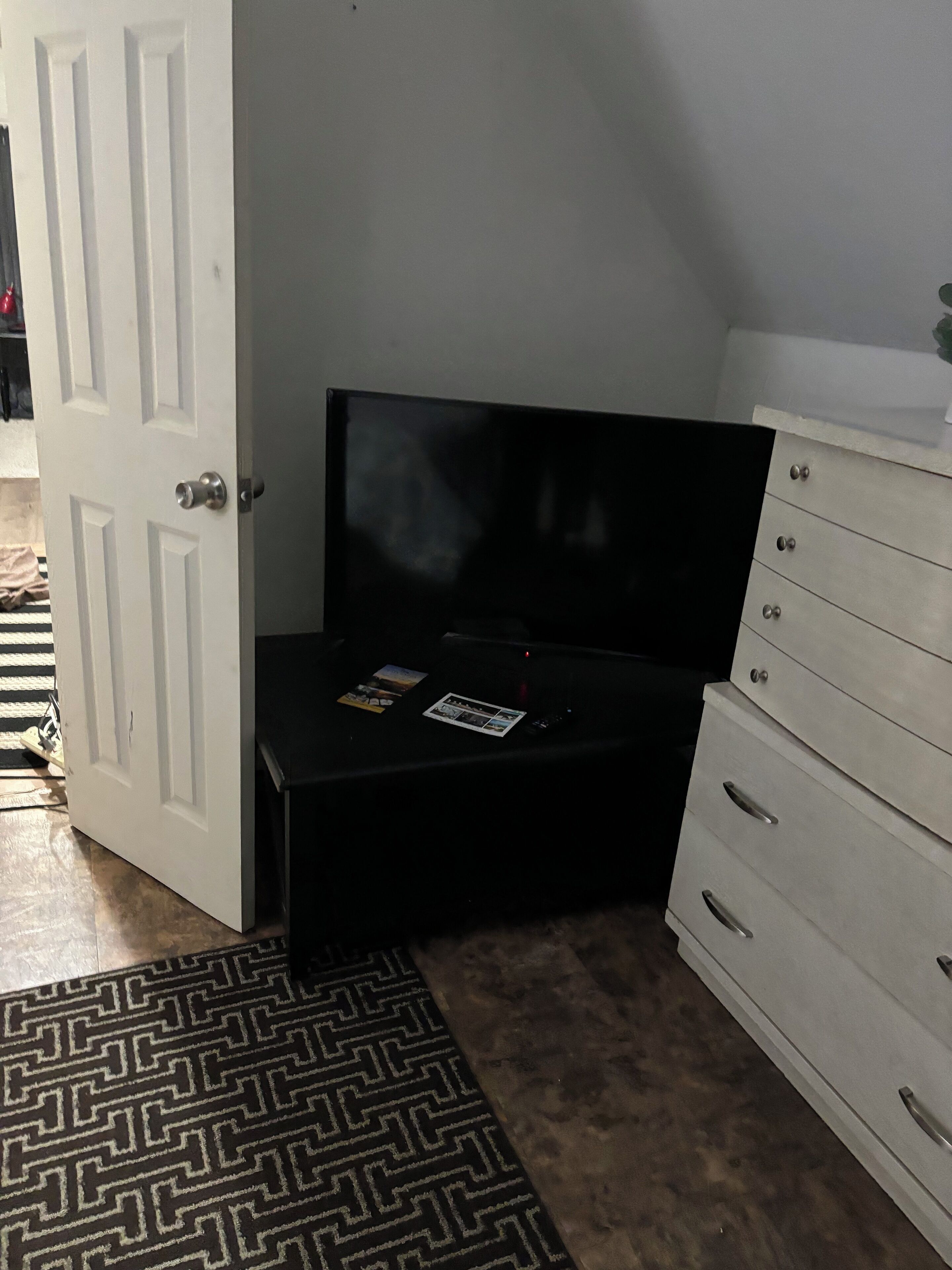 Basic Room | 1 bedroom, blackout curtains, iron/ironing board, free WiFi