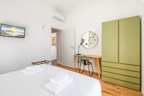 1 slaapkamer, een strijkplank/strijkijzer, wifi, beddengoed