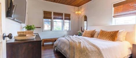 1 habitación, tabla de planchar con plancha, wifi gratis y ropa de cama