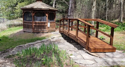 Paper Mill Pines Bed and Breakfast: The Sequoia Room