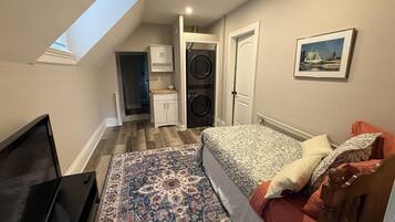 5 habitaciones, escritorio, wifi y ropa de cama