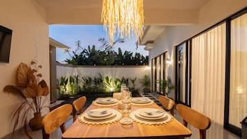 Villa | Essbereich im Zimmer