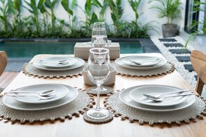 Villa | In-room dining - Casa de Cavendish (Canggu)