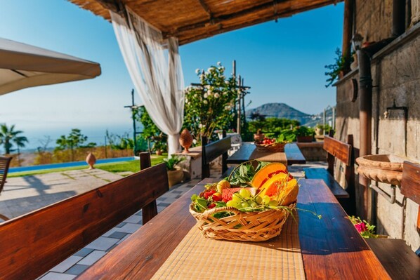 屋外ダイニングエリア