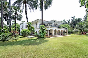 Front of property - Amã Stays & Trails Villa Ishatva, Alibag (Alibag)
