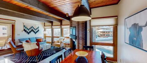 TV, fireplace, stereo