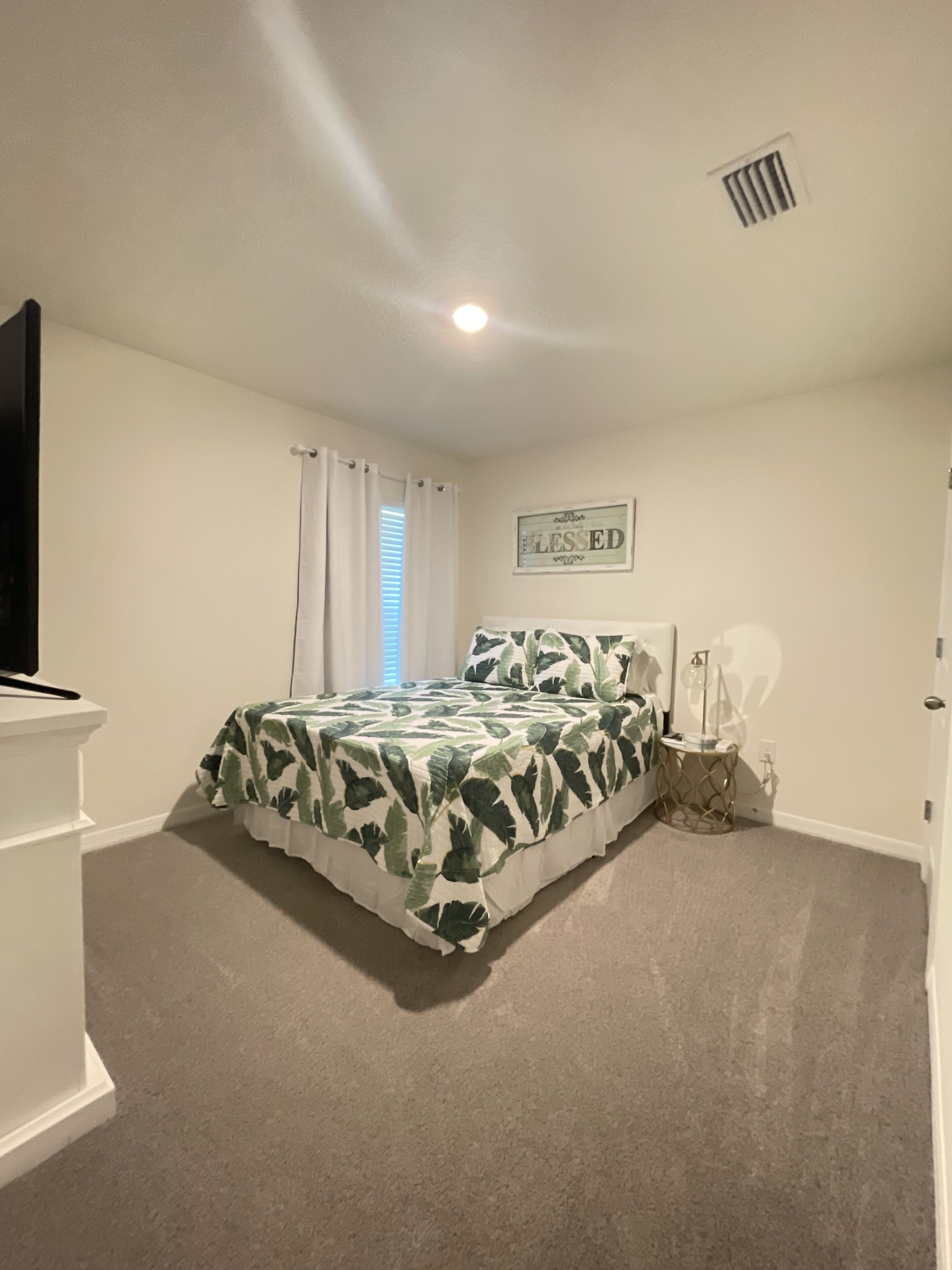 Private room in cozy home, minutes from Bahia Beach and Southshore Bay Lagoon
