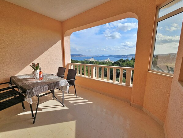 Outdoor dining - Vacation home Meri by Interhome (Trogir)