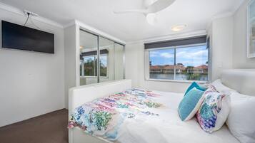 3 bedrooms, travel cot, WiFi, bed sheets