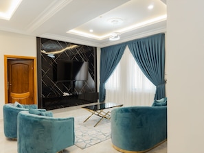 Luxury Apartment, 1 Bedroom | Living area