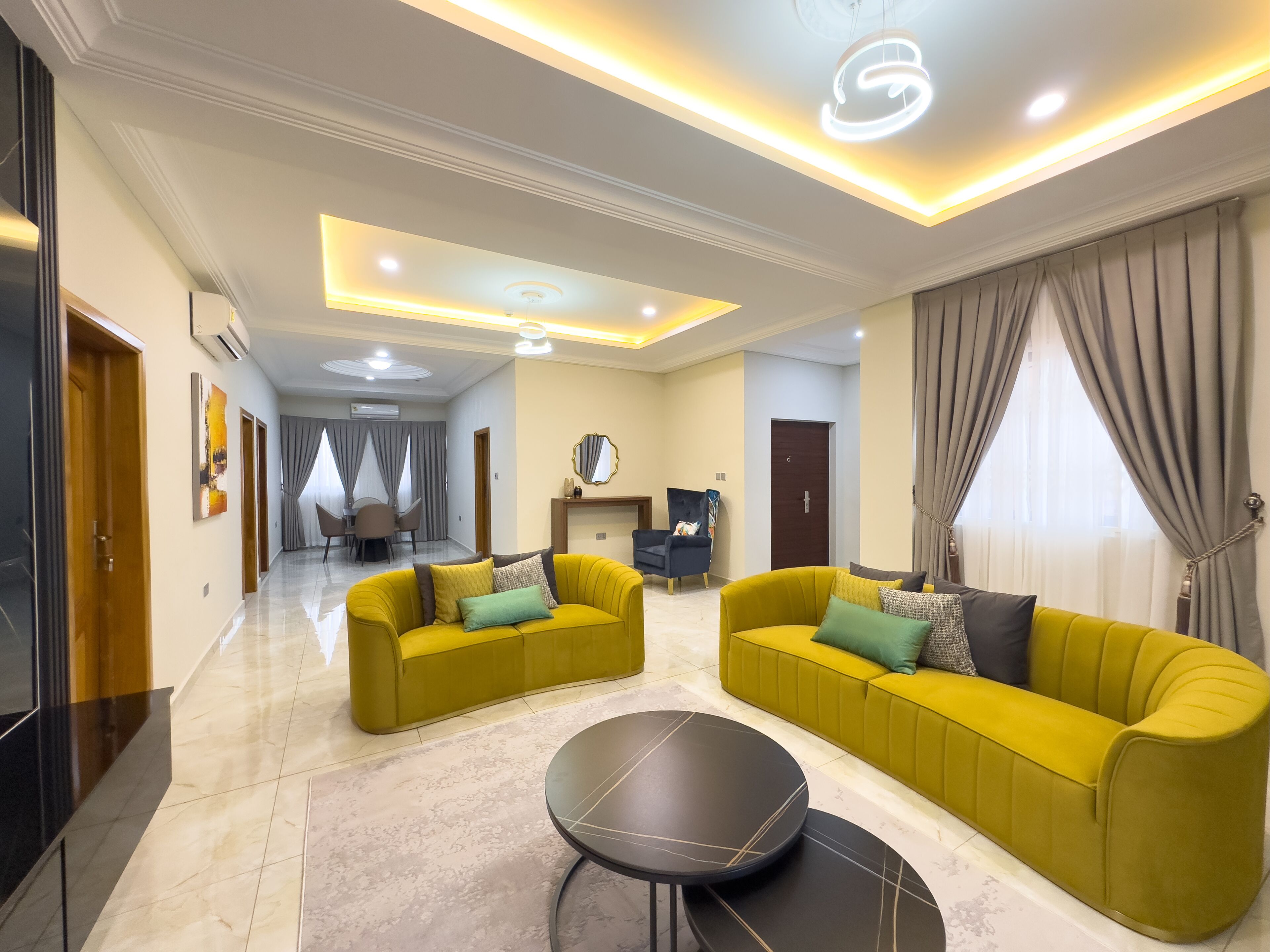 Apartemen Mewah, 2 kamar tidur | Area keluarga | Smart TV 50-inci dengan saluran TV satelit