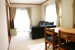 Interior detail - Lake Yamanaka Resort House II (Yamanakako)