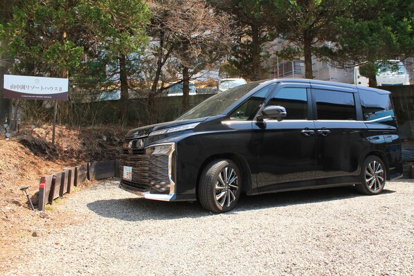 Train station shuttle - Lake Yamanaka Resort House II (Yamanakako)