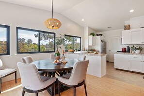 Fridge, microwave, oven, stovetop - Panoramic Ocean and City Views at Luxury Home with Hot Tub (Santa Barbara)