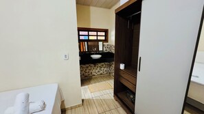 Family House | Free WiFi, bed sheets