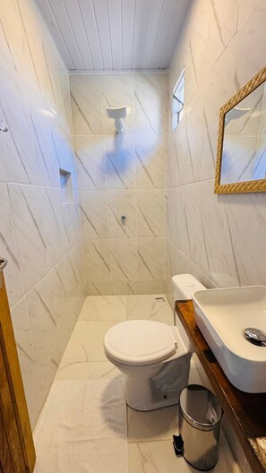 Chambre Standard, vue jardin | Salle de bain