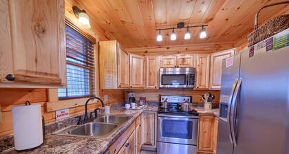 Memory Ridge Retreat, Sleeps 8, Walking Distance to Old Man's Cave
