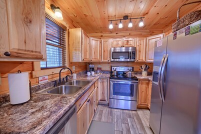Memory Ridge Retreat, Sleeps 8, Walking Distance to Old Man's Cave