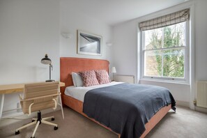 2 bedrooms, iron/ironing board, WiFi, bed sheets - Clean Maida Vale 3BR, near Station & Little Venice, by Blueground (London)