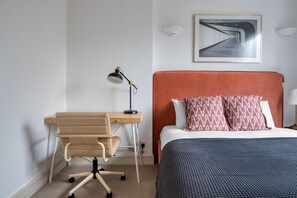 2 chambres, fer et planche à repasser, Wi-Fi, draps fournis