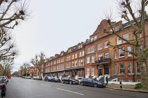 Exterior - Clean Maida Vale 3BR, near Station & Little Venice, by Blueground (London)