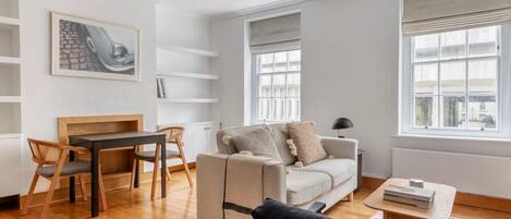 Télévision, chaîne hi-fi