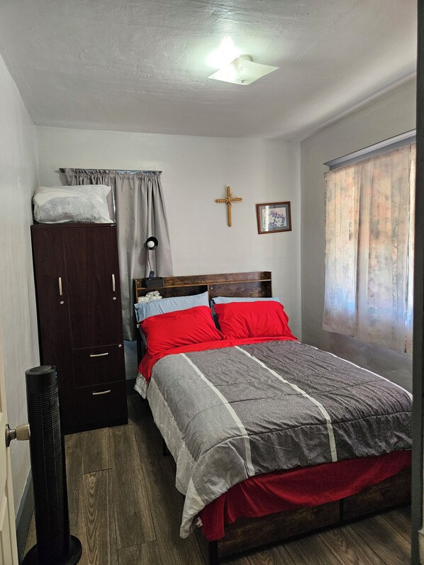 3 bedrooms, iron/ironing board, free WiFi, bed sheets