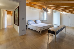 4 bedrooms, travel cot, free WiFi