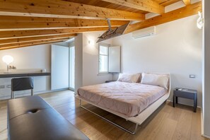 4 bedrooms, travel cot, free WiFi