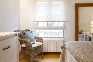 3 slaapkamers, een strijkplank/strijkijzer, gratis wifi, beddengoed