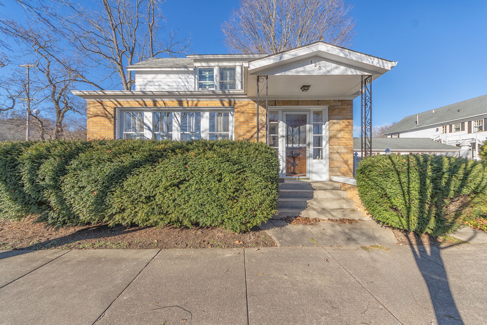 The Bungalow - Home in downtown Saugatuck - Recently redecorated