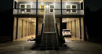 Brand new house, Beach views, Heated pool & more!