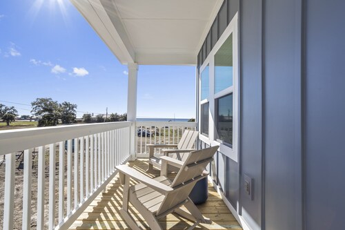 Brand new house, Beach views, Heated pool & more!