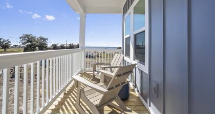 Brand new house, Beach views, Heated pool & more!