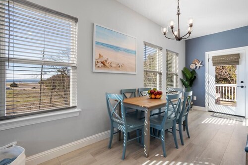 Brand new house, Beach views, Heated pool & more!