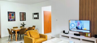 3 Bed Apartment - Sleeps 6 - Free Parking