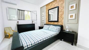 3 bedrooms, iron/ironing board, WiFi, bed sheets