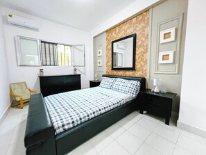 3 habitaciones, tabla de planchar con plancha, wifi y ropa de cama 