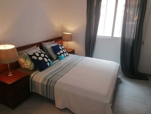 1 bedroom, iron/ironing board, WiFi, bed sheets - 1 Bed Apartment - Sleeps 2 - Free Parking (Luanda)
