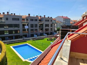 Indoor pool - 3 Bed Flat - Sleeps 6 - Pool - Garden - Parking (Vilagarcia de Arousa)