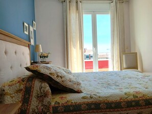 3 bedrooms, iron/ironing board, bed sheets - 3 Bed Flat - Sleeps 6 - Pool - Garden - Parking (Vilagarcia de Arousa)