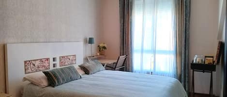 3 soverom, strykejern/-brett og sengetøy