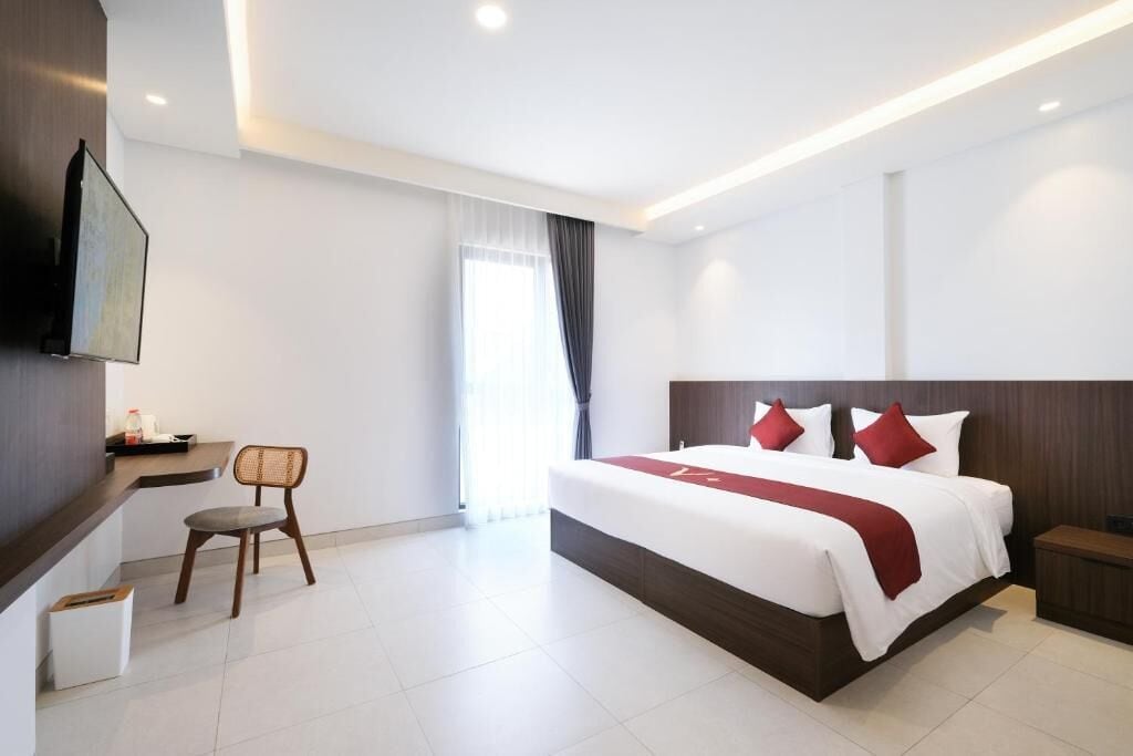 Superior Room | Premium bedding, desk, soundproofing, free WiFi