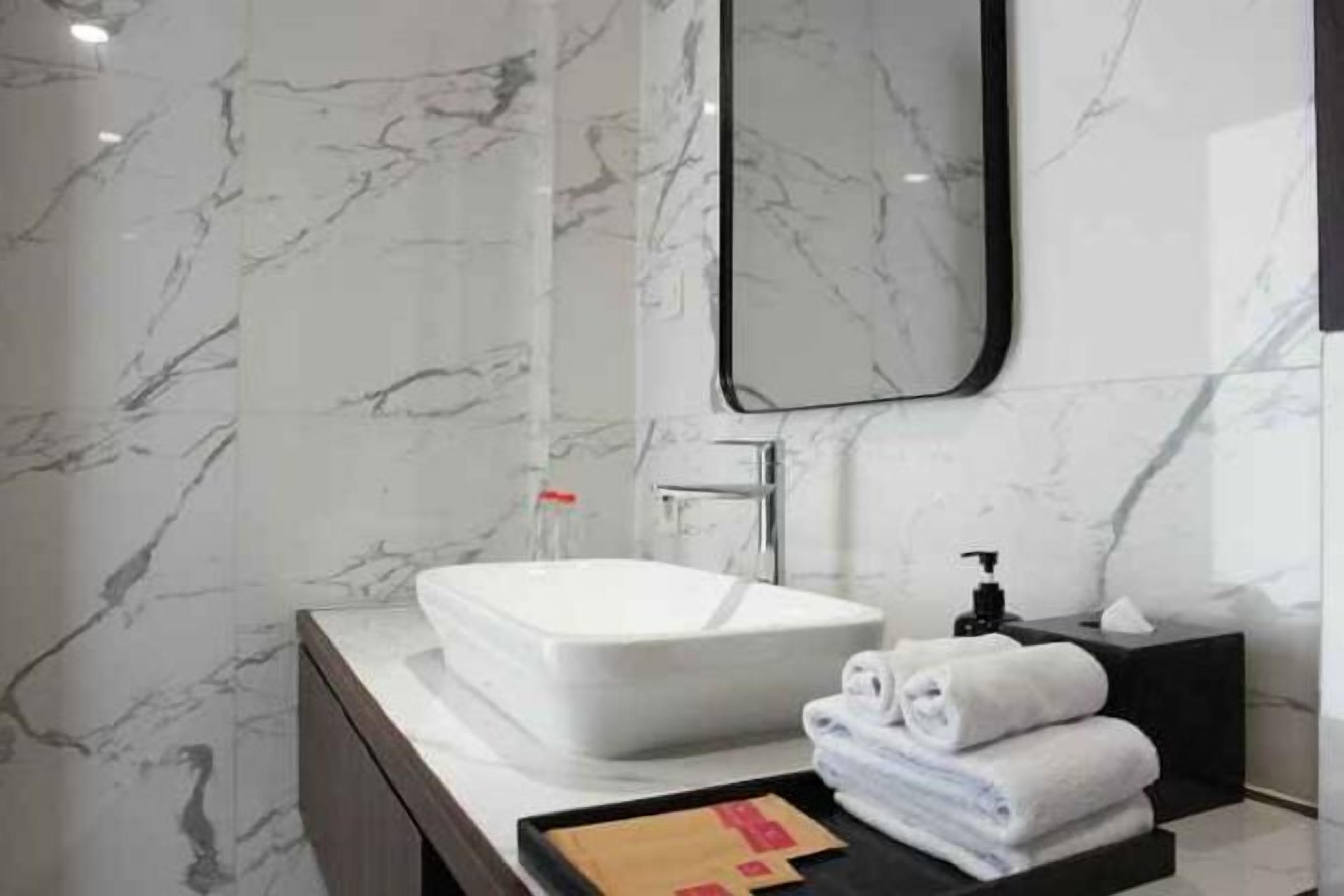 Douche, douche hydromassante, articles de toilette de luxe