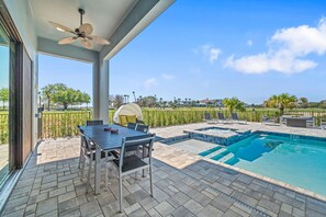 Outdoor dining - Fairway Prosperity: Arcade, Themed Bedroom, Golf, Private Pool, Near Disney (Kissimmee)