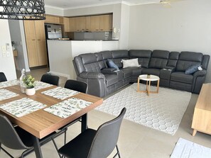 Smart TV, computer monitors