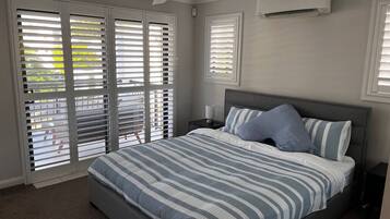 3 bedrooms, in-room safe, desk, iron/ironing board