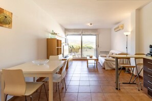 TV - Port de Llançà 44 - Modern apartment with terrace (Llança)